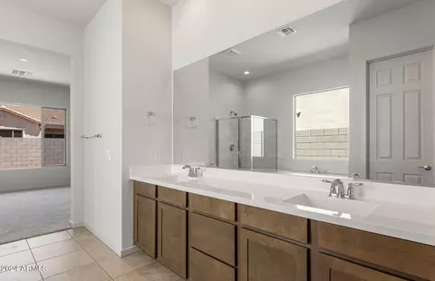 Bath - 848 W Flatiron Trl, Apache Junction, AZ 85120 photo 1 of 4