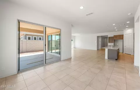 Living - 848 W Flatiron Trl, Apache Junction, AZ 85120 photo 3 of 6