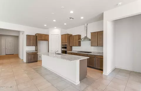 Kitchen - 848 W Flatiron Trl, Apache Junction, AZ 85120 photo 1 of 2