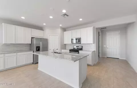 1523 W Saddle Run, Apache Junction, AZ 85120 photo 3