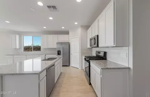 1523 W Saddle Run, Apache Junction, AZ 85120 photo 2