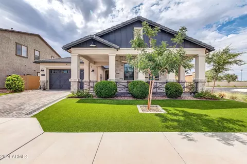 2207 E Canary Dr, Gilbert, AZ 85297