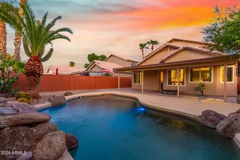 888 E Whitten St, Chandler, AZ 85225
