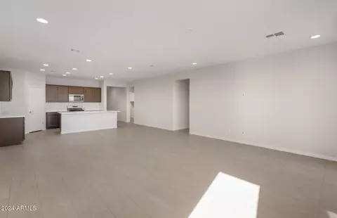 Living - 9935 S Centennial Rd, Apache Junction, AZ 85120 photo 2 of 4