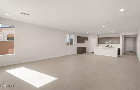 Living - 9935 S Centennial Rd, Apache Junction, AZ 85120 photo 3 of 4
