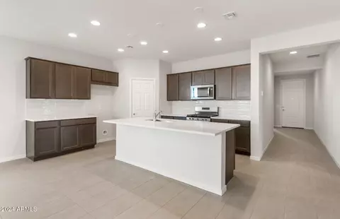 Kitchen - 9935 S Centennial Rd, Apache Junction, AZ 85120 photo 4 of 5
