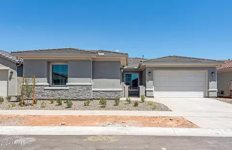 866 W Flatiron Trl, Apache Junction, AZ 85120