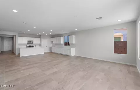 Living - 1473 W Saddle Run, Apache Junction, AZ 85120 photo 2 of 3