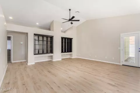 812 W Cooley Dr, Gilbert, AZ 85233