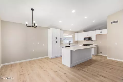 812 W Cooley Dr, Gilbert, AZ 85233 photo 5