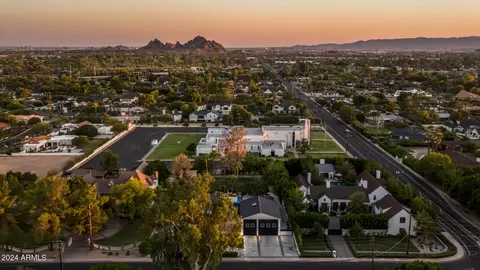 View/Area - 5625 Exeter Blvd, Phoenix, AZ 85018 photo 9 of 10