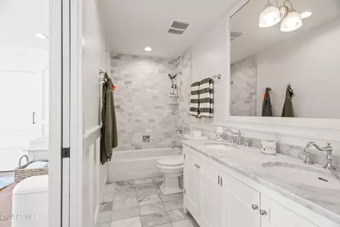 Bath - 5625 Exeter Blvd, Phoenix, AZ 85018 photo 7 of 9