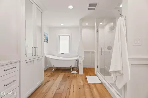 Bath - 5625 Exeter Blvd, Phoenix, AZ 85018 photo 3 of 9