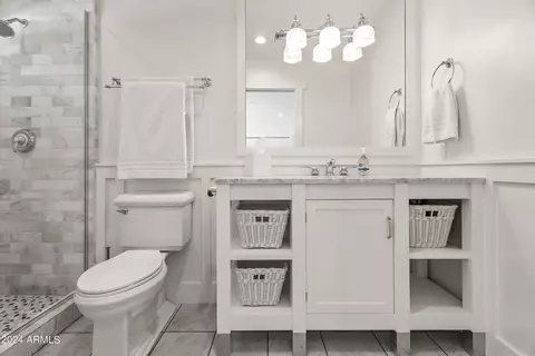 Bath - 5625 Exeter Blvd, Phoenix, AZ 85018 photo 6 of 9