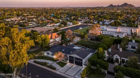 View/Area - 5625 Exeter Blvd, Phoenix, AZ 85018 photo 3 of 10