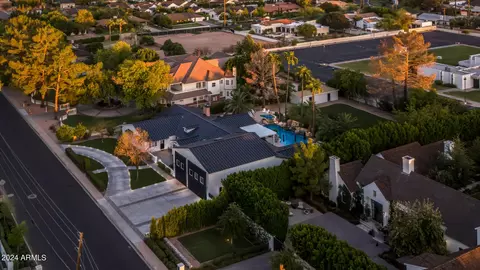 View/Area - 5625 Exeter Blvd, Phoenix, AZ 85018 photo 4 of 10