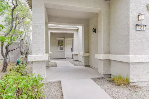 1304 E Julian Dr, Gilbert, AZ 85295 photo 2