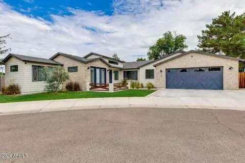 210 E Ashwood Pl, Phoenix, AZ 85012 photo 2