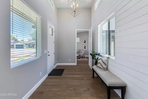 210 E Ashwood Pl, Phoenix, AZ 85012 photo 5