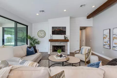 210 E Ashwood Pl, Phoenix, AZ 85012 photo 16