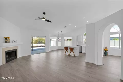 826 N N Frst, Mesa, AZ 85203 photo 13