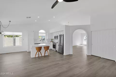 826 N N Frst, Mesa, AZ 85203 photo 3