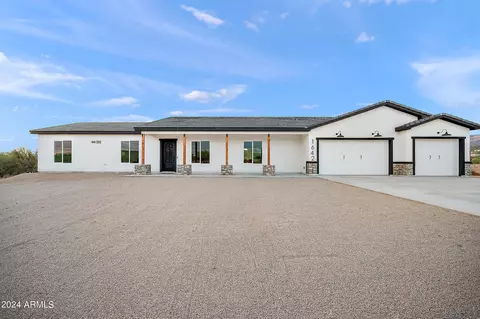 1642 E Circle Mountain Rd, New River, AZ 85087