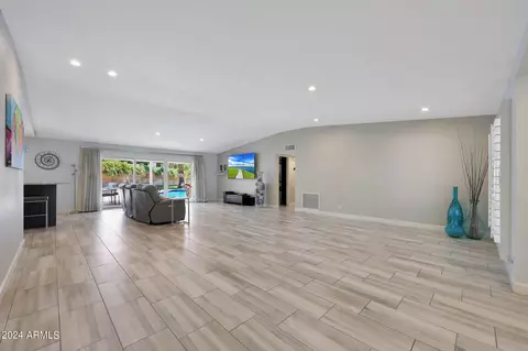 341 E Wagon Wheel Dr, Phoenix, AZ 85020 photo 4