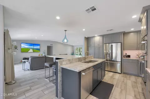 341 E Wagon Wheel Dr, Phoenix, AZ 85020 photo 8
