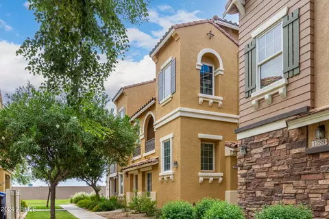 1291 S Owl Dr, Gilbert, AZ 85296 photo 2