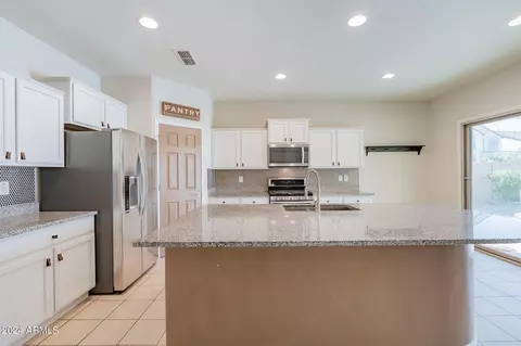 Kitchen - 11040 E Tumbleweed Ave, Mesa, AZ 85212 photo 2 of 5