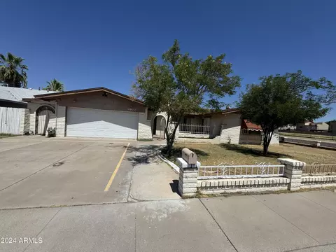 4902 W Vista Ave, Glendale, AZ 85301