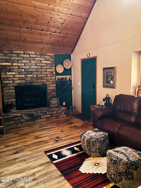 3335 Little Pine Dr, Overgaard, AZ 85933 photo 2