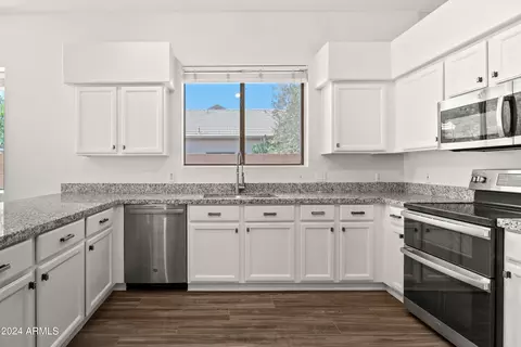 4247 E Tether Trl, Phoenix, AZ 85050 photo 8