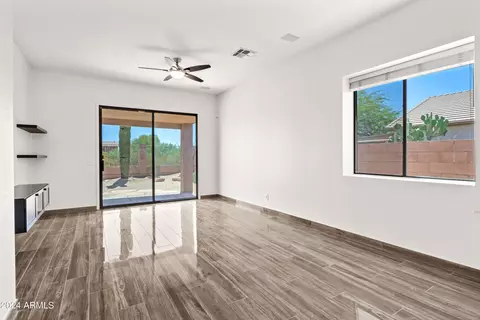 4247 E Tether Trl, Phoenix, AZ 85050 photo 9