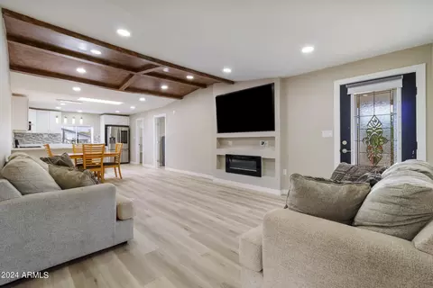 10530 S Cholla Dr, Mayer, AZ 86333