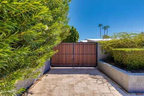 Exterior - 2214 E Bethany Home Rd, Phoenix, AZ 85016 photo 15 of 15