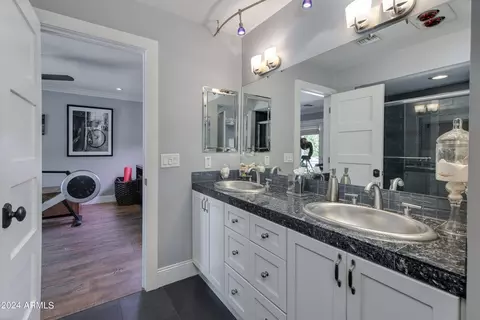 Bath - 2214 E Bethany Home Rd, Phoenix, AZ 85016 photo 6 of 9