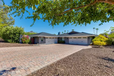 Exterior - 2214 E Bethany Home Rd, Phoenix, AZ 85016 photo 2 of 15