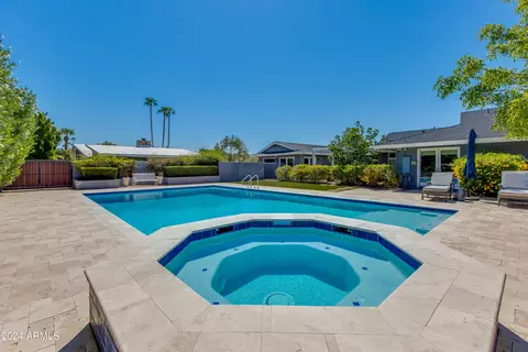 Exterior - 2214 E Bethany Home Rd, Phoenix, AZ 85016 photo 10 of 15