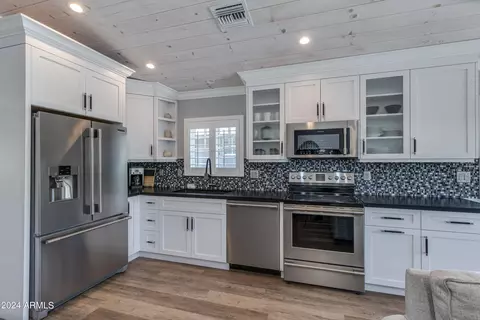 Kitchen - 2214 E Bethany Home Rd, Phoenix, AZ 85016 photo 10 of 10