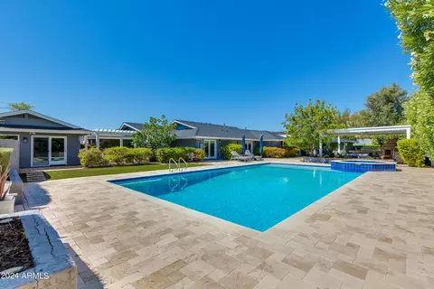 Exterior - 2214 E Bethany Home Rd, Phoenix, AZ 85016 photo 1 of 15