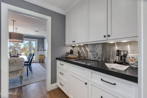 Kitchen - 2214 E Bethany Home Rd, Phoenix, AZ 85016 photo 2 of 10