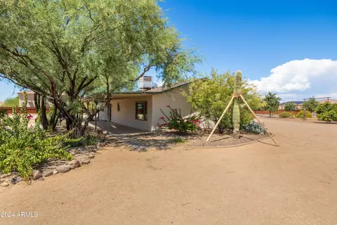 Exterior - 1525 W Maddock Rd, Phoenix, AZ 85086 photo 7 of 26