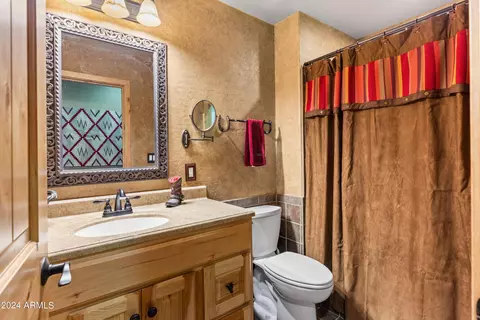 Bath - 1525 W Maddock Rd, Phoenix, AZ 85086 photo 4 of 4