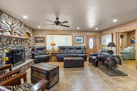 Living - 1525 W Maddock Rd, Phoenix, AZ 85086 photo 2 of 6