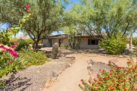 Exterior - 1525 W Maddock Rd, Phoenix, AZ 85086 photo 1 of 26
