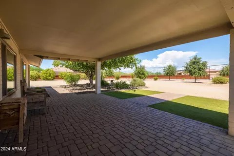 Exterior - 1525 W Maddock Rd, Phoenix, AZ 85086 photo 5 of 26