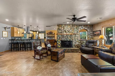 Living - 1525 W Maddock Rd, Phoenix, AZ 85086 photo 1 of 6