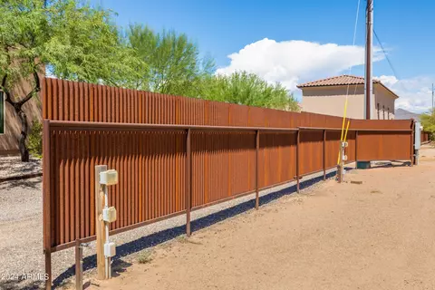 Exterior - 1525 W Maddock Rd, Phoenix, AZ 85086 photo 16 of 26